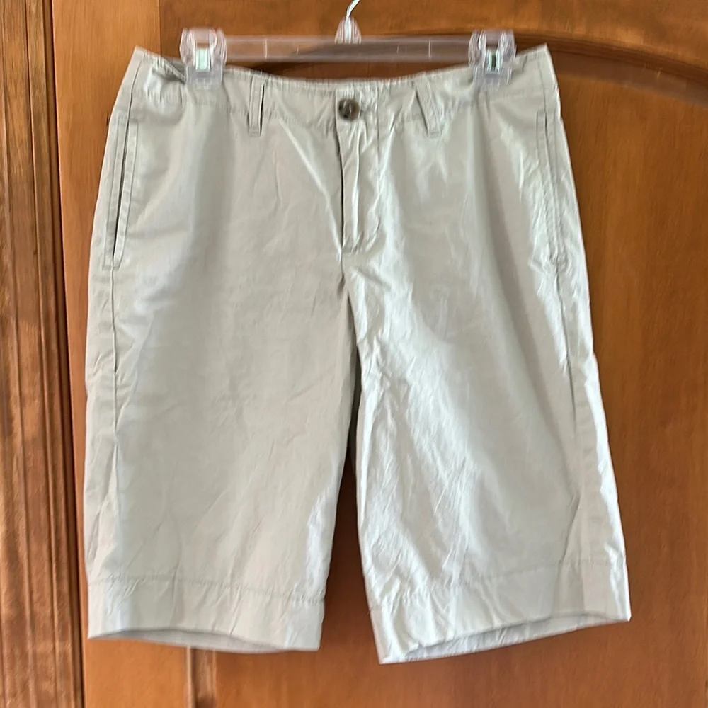 Merona Women’s Tan Flat Front Shorts for Casual Elegance Size 6